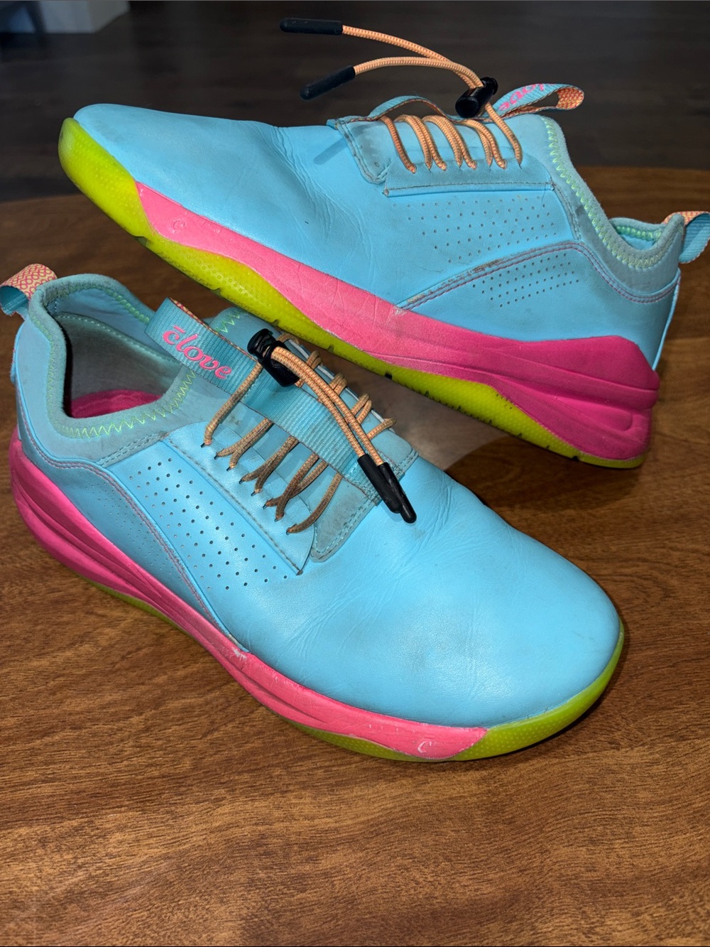 Clove Classic in Supernova colorway W9/M7.5